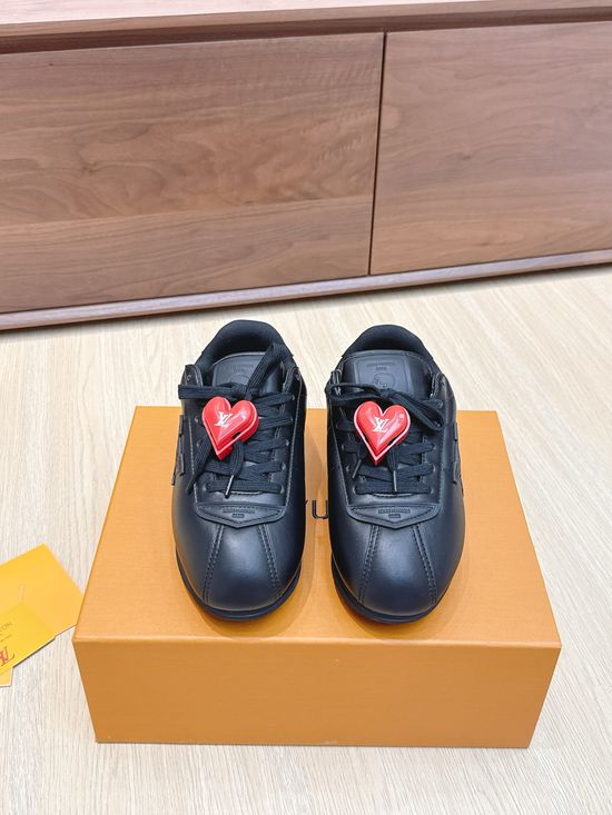 Louis Vuitton Casual Fashion Sneakers With Soft Upper And Durable Sole