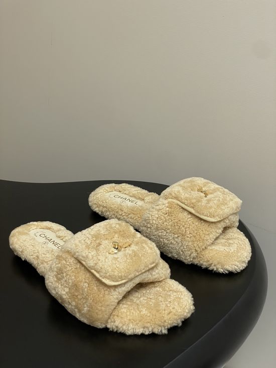 Chanel Chic Double C Design Warm Cozy Thick Sole Slippers