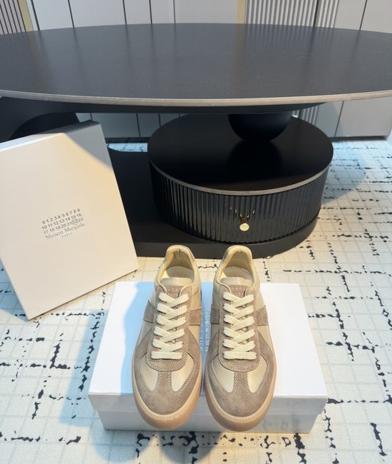 Maison Margiela Thick Sole Casual Sneakers Lightweight Comfortable Upper