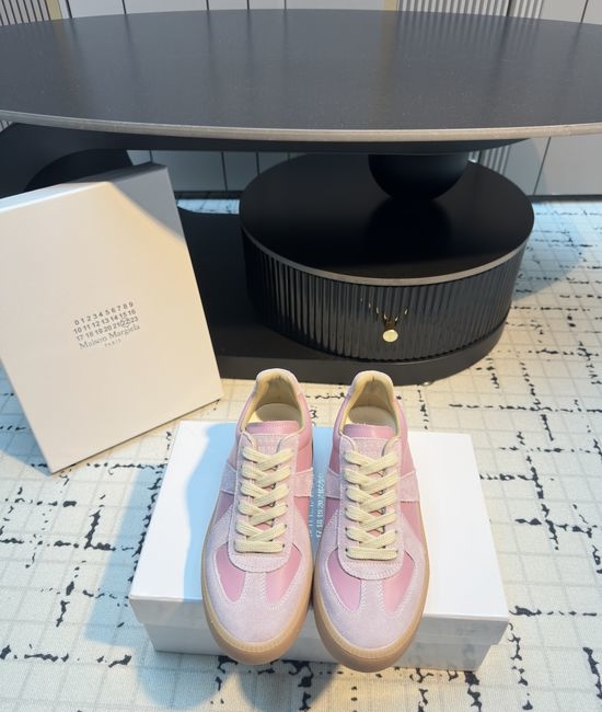 Maison Margiela Thick Sole Casual Sneakers Lightweight Comfortable Upper