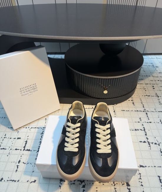 Maison Margiela Thick Sole Casual Sneakers Lightweight Comfortable Upper