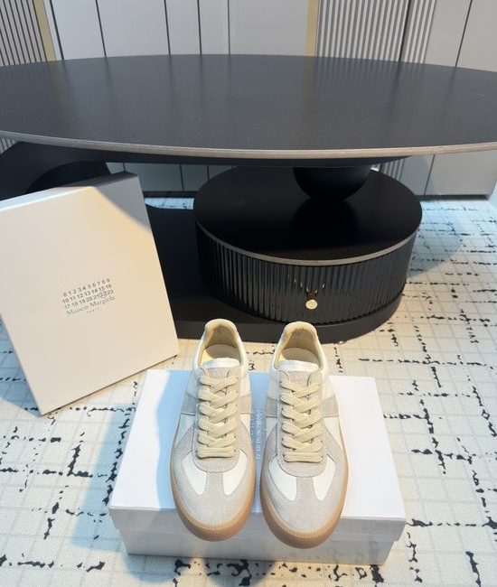 Maison Margiela Thick Sole Casual Sneakers Lightweight Comfortable Upper