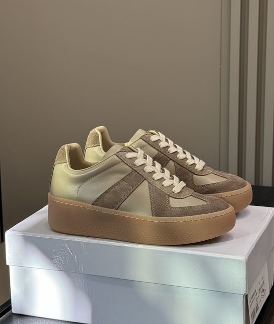 Maison Margiela Casual Stitched Sneakers With Thickened Non-Slip Sole