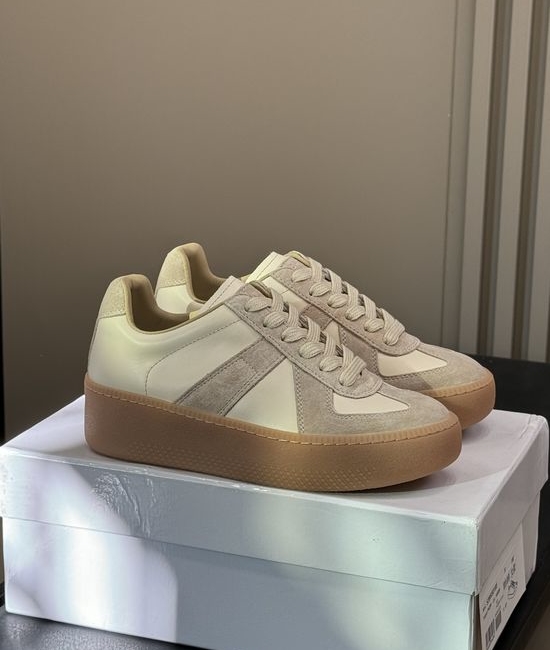 Maison Margiela Casual Stitched Sneakers With Thickened Non-Slip Sole