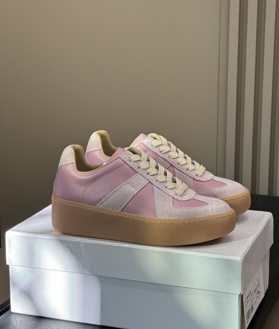 Maison Margiela Casual Stitched Sneakers With Thickened Non-Slip Sole