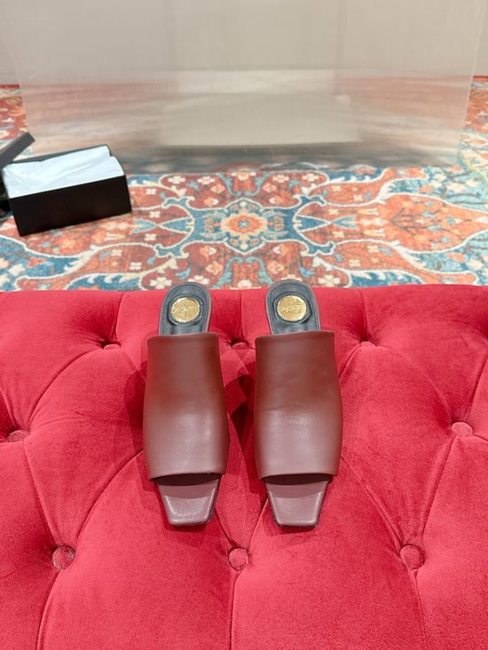 Yves Saint Laurent Elegant Chunky Heel Leather Dress Shoes For Daily Wear