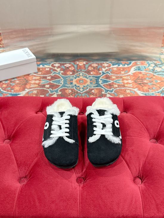 Loewe Comfortable Furry Slippers with Ergonomic Support Design