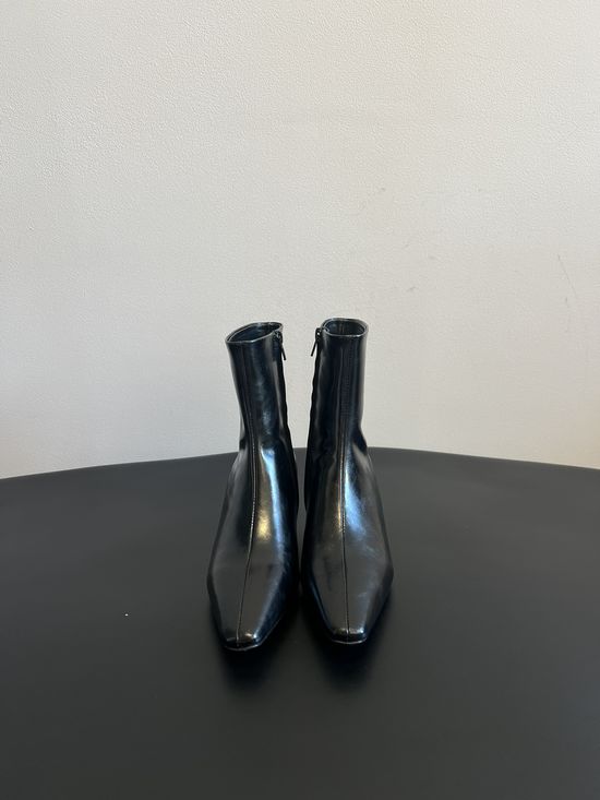 Toteme Suede Kitten Heel Ankle Boots Elegant Versatile