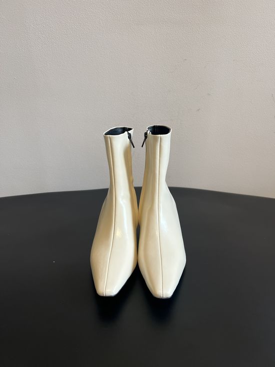 Toteme Suede Kitten Heel Ankle Boots Elegant Versatile