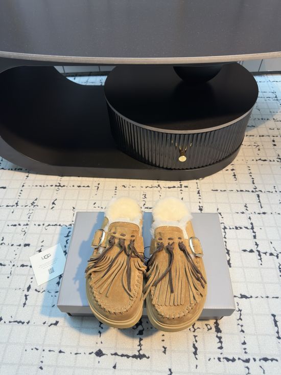UGG Warm Non Deformable Chunky Sole Short Winter Boots