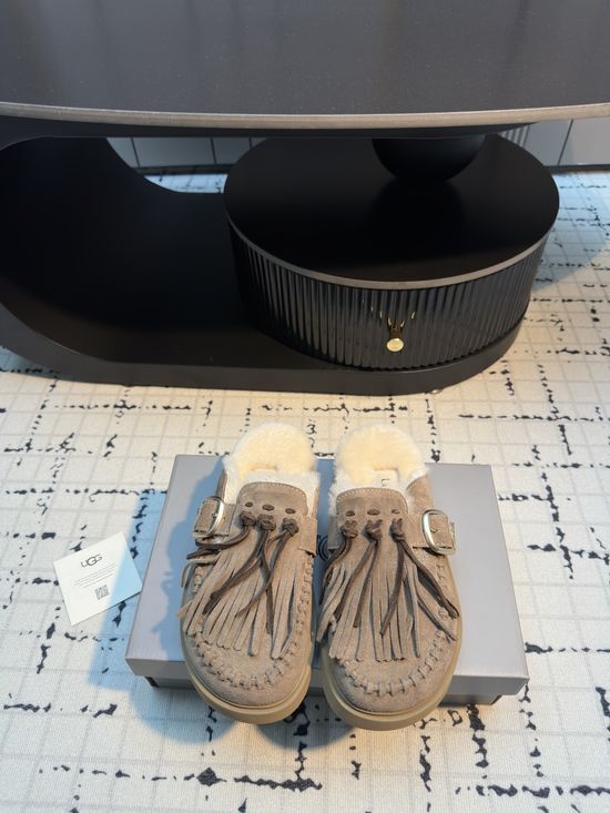 UGG Warm Non Deformable Chunky Sole Short Winter Boots