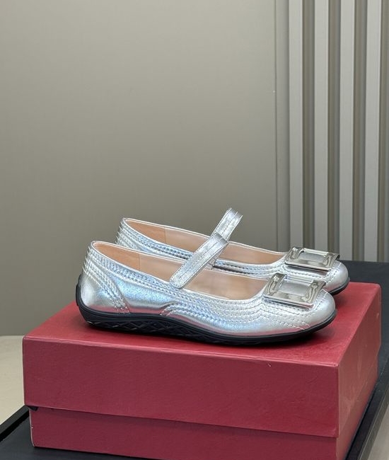 Roger Viver RV Comfortable Quilted Leather Mary Jane Flats