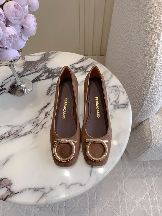 Ferragamo Refined Chunky Heel Pumps Comfortable Classic