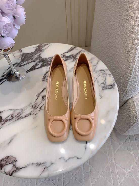 Ferragamo Refined Chunky Heel Pumps Comfortable Classic