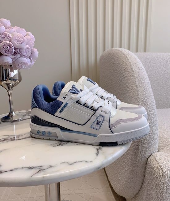 Louis Vuitton LV New Color Low Top Casual Sneakers Classic Design