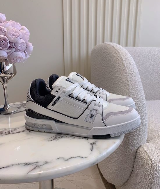 Louis Vuitton LV New Color Low Top Casual Sneakers Classic Design