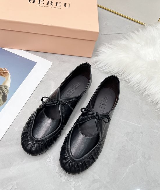 Hermes Bow Decor Round Toe Soft Leather Mary Jane Flats