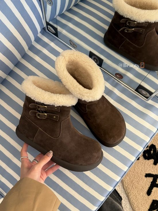 UGG Cloud-Like Shearling Boots with Vintage Double-Buckle