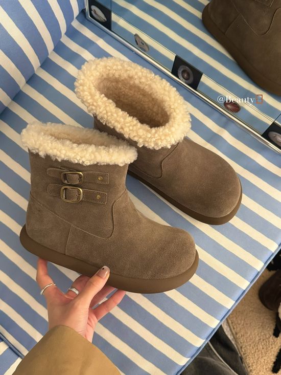 UGG Cloud-Like Shearling Boots with Vintage Double-Buckle