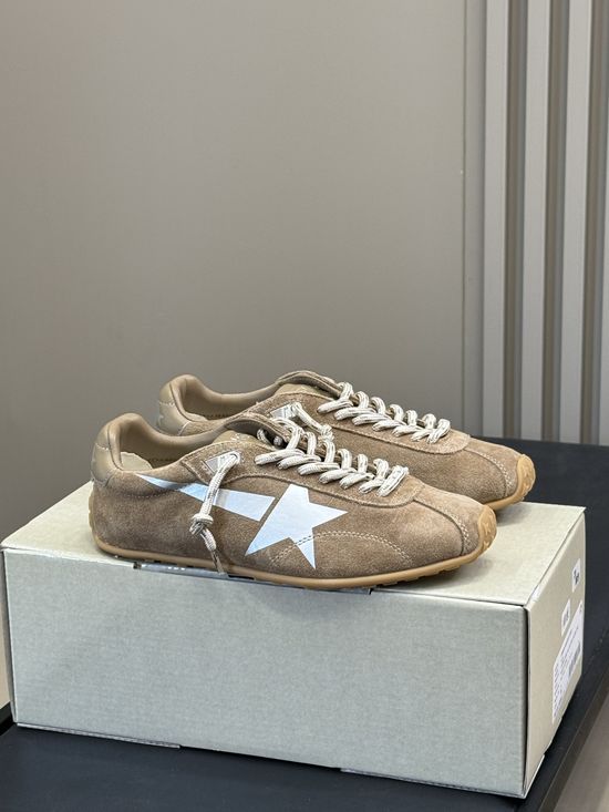 Golden Goose Cowhide Casual Sneakers Classic Retro Design Comfortable