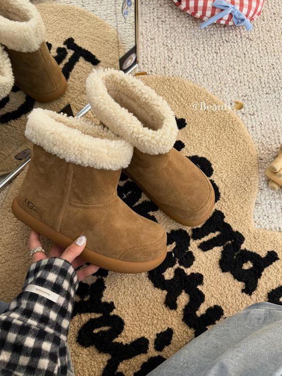 UGG Cloud-Like Shearling Boots with Vintage Double-Buckle