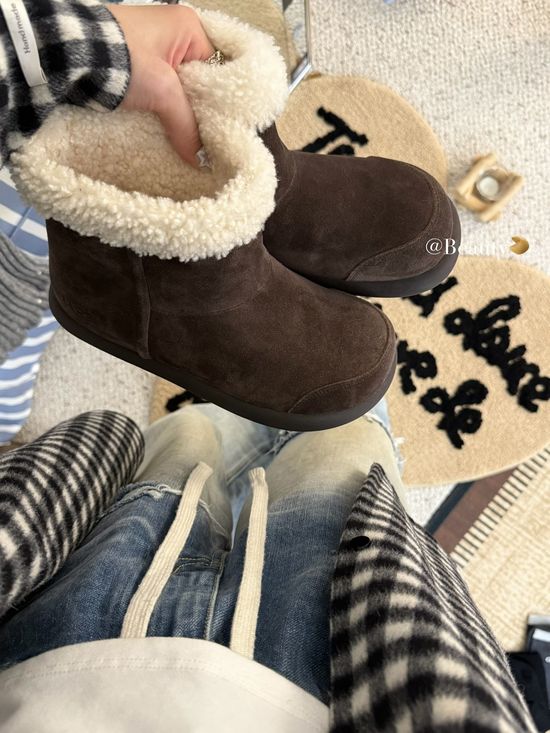 UGG Cloud-Like Shearling Boots with Vintage Double-Buckle