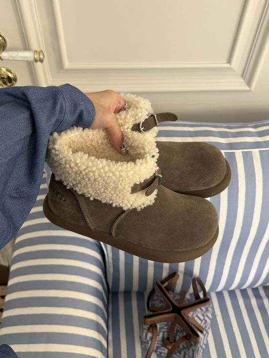 UGG Cloud-Like Shearling Boots with Vintage Double-Buckle