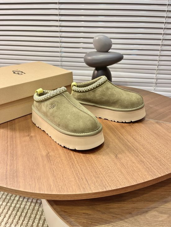 UGG Fuzzy Lined Slip On Platform Casual Comfort Boots