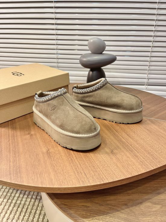 UGG Fuzzy Lined Slip On Platform Casual Comfort Boots