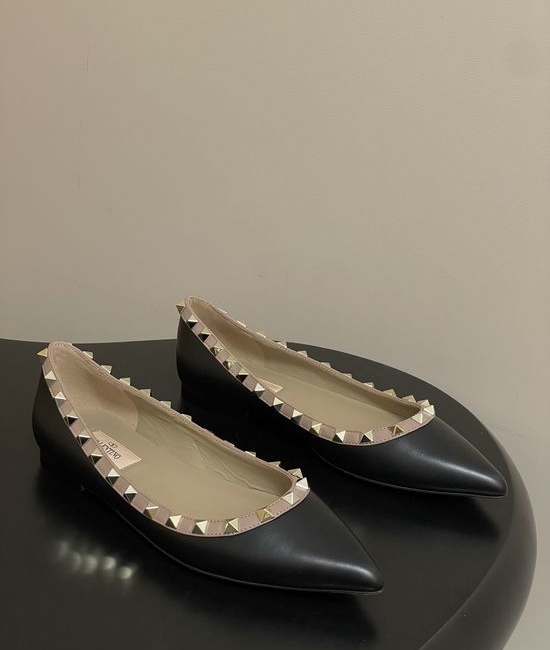 Valentino Pointed Toe Rivet Decor Flat Shoes Comfortable Casual Footwear