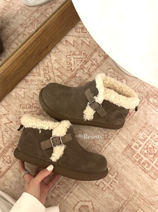 UGG Cloud-Like Shearling Boots with Vintage Double-Buckle