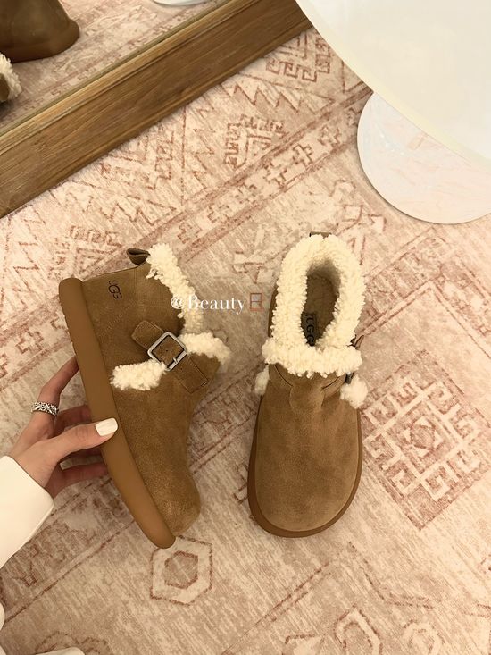 UGG Cloud-Like Shearling Boots with Vintage Double-Buckle