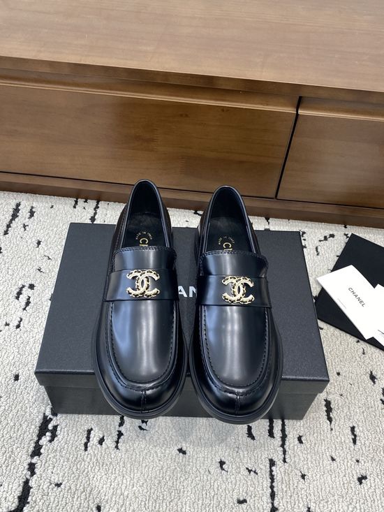 Chanel Vintage Round Toe Leather Loafers Soft Sheepskin Interior