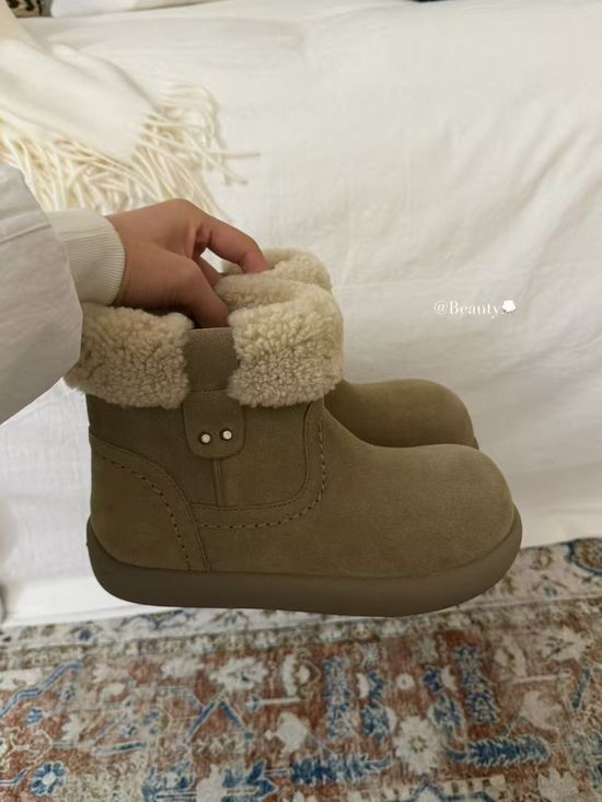 UGG Cloud-Like Shearling Boots with Vintage Double-Buckle