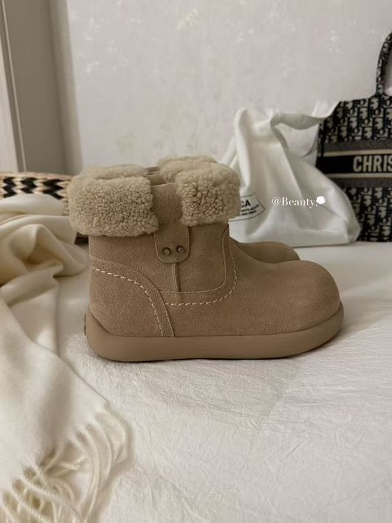 UGG Cloud-Like Shearling Boots with Vintage Double-Buckle