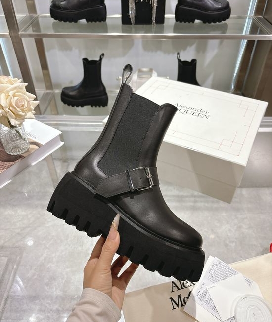 McQueen Comfortable Leather Chelsea Boots with Non-slip Sole