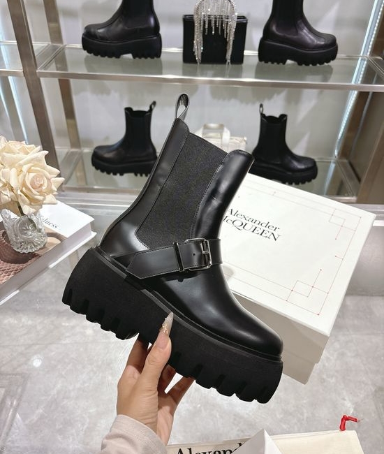McQueen Comfortable Leather Chelsea Boots with Non-slip Sole