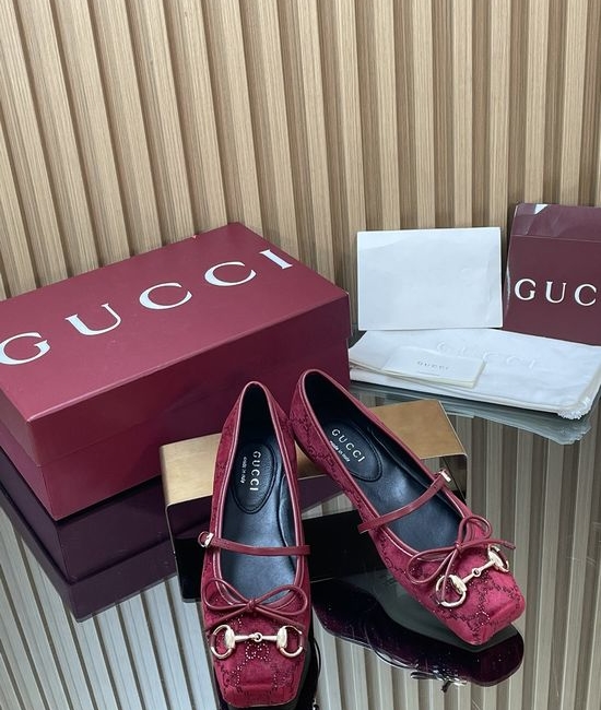 Gucci Crystal Embellished Velvet Horsebit Ballet Flats