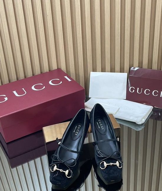 Gucci Crystal Embellished Velvet Horsebit Ballet Flats