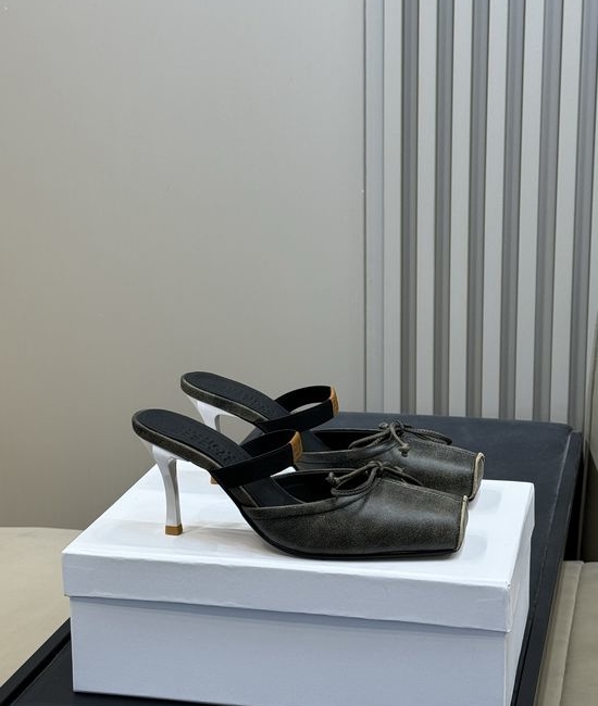 Maison Margiela Square Toe Bow Decor Mule Flats Elegant Versatile Footwear