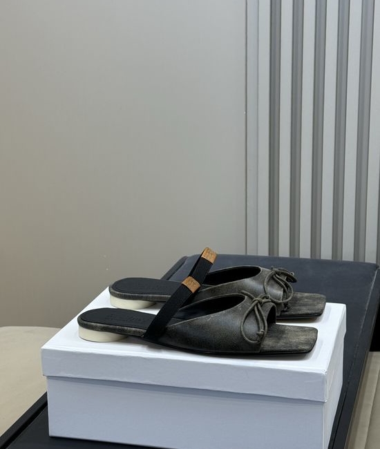 Maison Margiela Square Toe Bow Decor Mule Flats Elegant Versatile Footwear