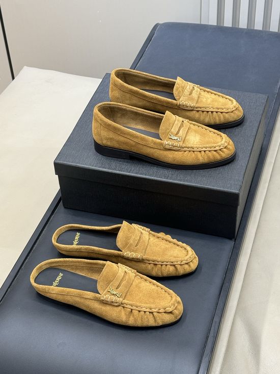 Yves Saint Laurent Pleated Leather Loafers for Everyday Wear