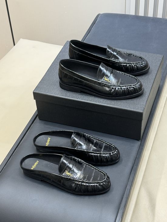 Yves Saint Laurent Pleated Leather Loafers for Everyday Wear