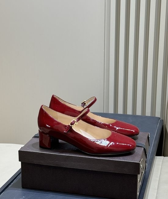 Gianvito Rossi Patent Mary Jane Low Heels Elegant Comfortable Daily Wear