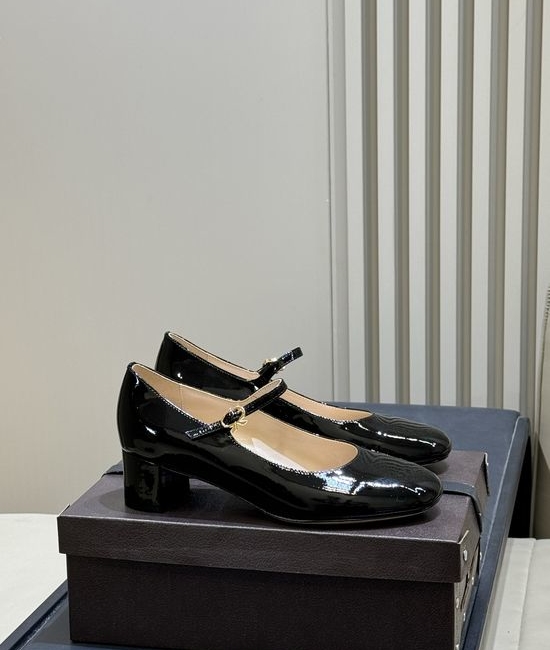 Gianvito Rossi Patent Mary Jane Low Heels Elegant Comfortable Daily Wear