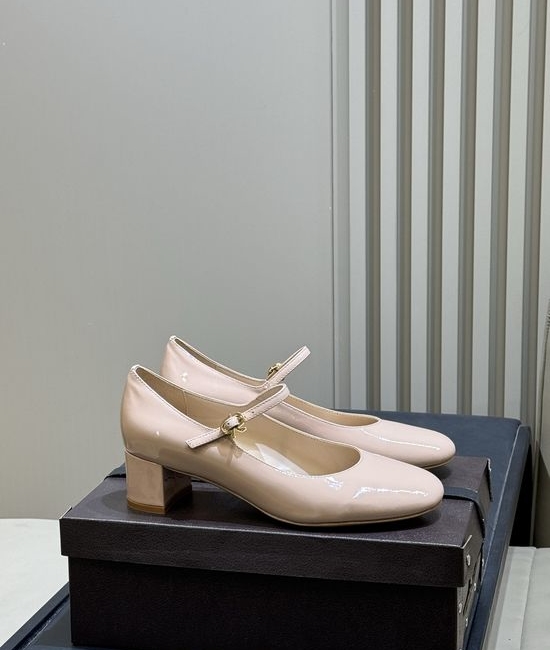 Gianvito Rossi Patent Mary Jane Low Heels Elegant Comfortable Daily Wear