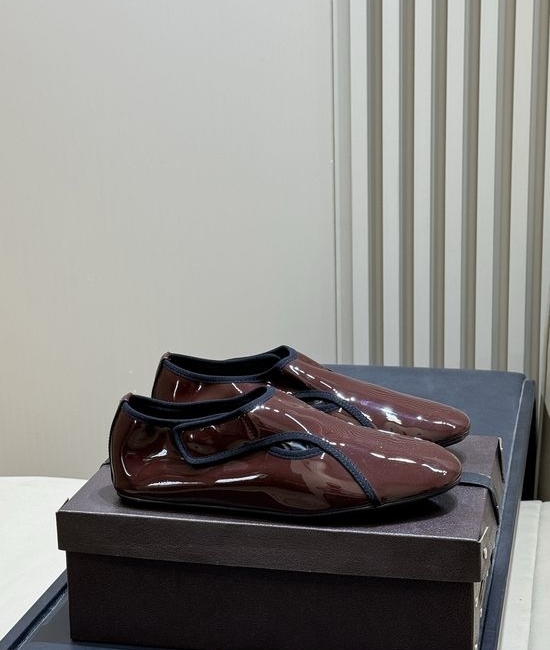 Alaia Glossy Leather Loafers Easy Slip On Style