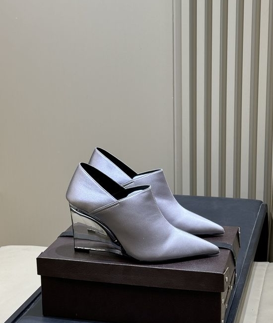 Alaia Pointed Toe Ankle Boots with Clear Chunky Heel