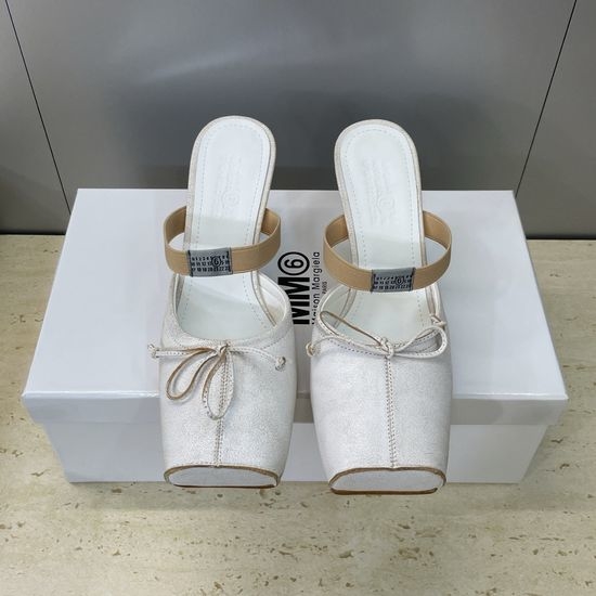 Maison Margiela Square-toe Bow Mules with Medium Heel and MM6 Logo