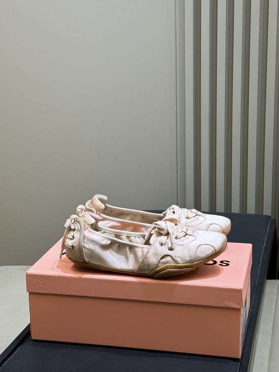 Acne Studios Charming Ballet Flats with Delicate Details